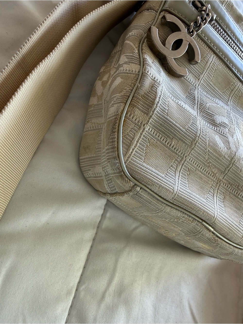 CHANEL Vintage New Travel Line Crossbody - Picture 3 of 12